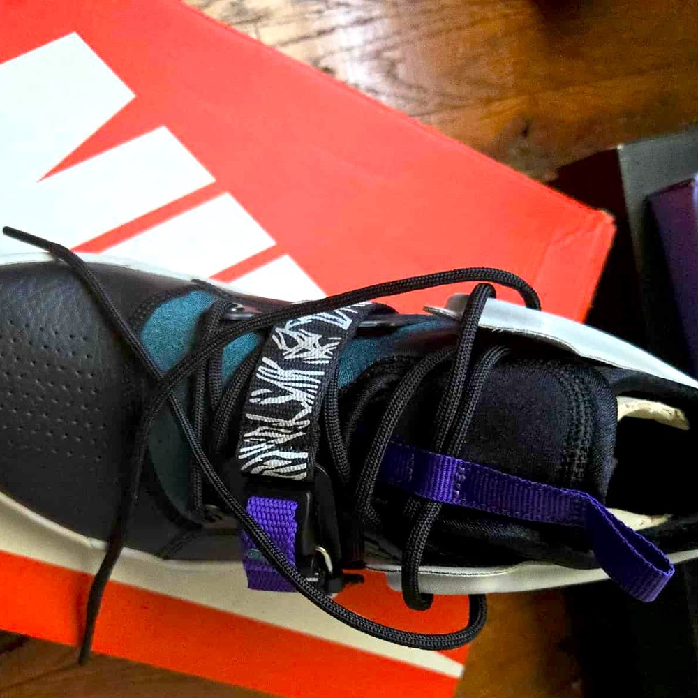 Nike Black and Purple Athletic Shoe